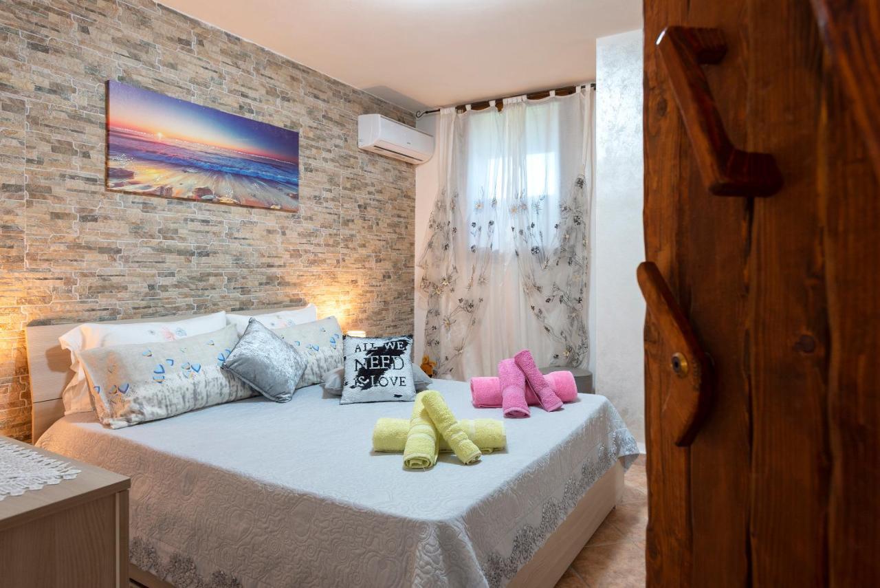 Da Mario & Marianna Apartment Campanedda ภายนอก รูปภาพ